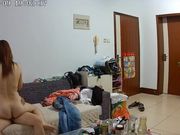 非常精彩骚妻受不了用B骑在老公脸上喃喃说你草我吧拿他手揉B