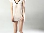 某女星的裸替穿着奢侈品拍写真 奶子大身材超好