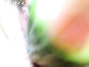 还未破处的高中小妹初次表演拿黄瓜自慰 水超多