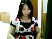 和外表清纯内心淫荡表妹视频聊天 没聊两句她就开脱了