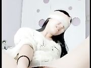 白嫩空姐家中带眼罩开直播 各种道具插骚屄太刺激