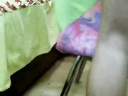 少妇骚网友经不住我撩拨 抠起了骚逼