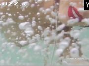 Milo Moiré行为艺术 变身蛙人 海底世界探索