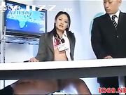 淫荡的新闻直播员 做直播时欲望来袭爽了一波