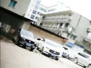 强哥带你性探访藏在停车场内的淫窝找了个红衣小妹吃快餐