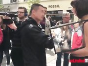 在人群中让人摸奶子,摸逼逼,真刺激