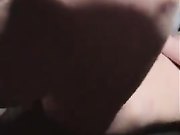 苗条嫩妹夜晚户外车震啪啪 车后座大力猛操灯照近距离特写