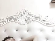 真是人帅鸡巴累 鸡巴很大小少妇很爱吃舔硬了上位抽插