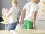 S级性感身材麻花辫白嫩美少女SPA店享受男技师精油按摩