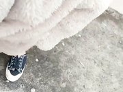 潮州户外嫖妓达人小哥搭讪个很嫩的站街妹上楼顶冒着大风啪啪