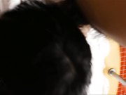 艺校毕业美眉为了钱甘心入行做野模被2个大叔摄影师潜规则玩3P浴缸干到床上