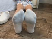 约啪黑丝萝莉邻家小妹 可爱招操足交插进去有点痛 按倒无套直接操