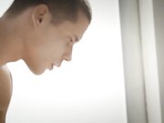 修长美腿极品身材美女用T裤把猛男双手绑住脱光在他面前挑逗他最后被狠狠干