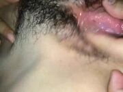 轻轻一揉爱液就泛滥的师范大学生妹子与炮友啪啪啪骚妹很饥渴