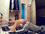 公司白领趁男友出差下班约男同事家中偷情,太能操了把美女都干哭了