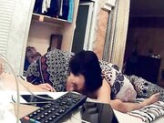 公司白领趁男友出差下班约男同事家中偷情,太能操了把美女都干哭了