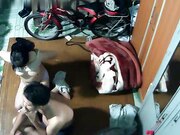 监控摄像头偷拍打工夫妻经期做爱也不怕把媳妇搞出病