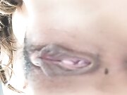 剧情演绎小骚逼享受男技师的推油按摩，勾引技师手指抠逼口交大鸡巴