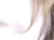 剧情演绎小骚逼享受男技师的推油按摩，勾引技师手指抠逼口交大鸡巴