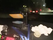 女神『一姐迷人』勾搭调戏司机大爷玩车震 差点被无套