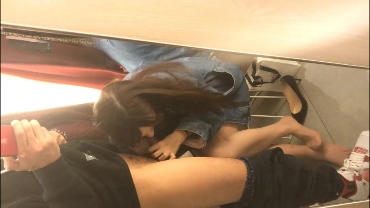 『优衣库』情侣性爱完整版私拍外流 丝足啪啪  完美露脸