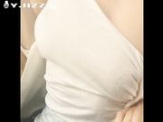 某直播平台网红一大早在公交车上露出但奶子揉啊揉