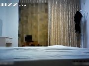 微信认识的极品川妹子约到宾馆后插式被干得淫叫不止