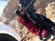 娇嫩性感皮裤长腿妹野外山坡上 被后入疯狂抽插