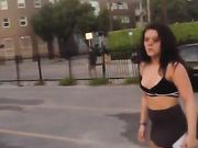 现实抓小三 还是原配厉害 不顾众人围观扒光小三一顿打