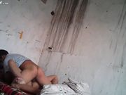 棚户区站街女为了赚钱连续接客 最后B里都没水了客户抱怨不已