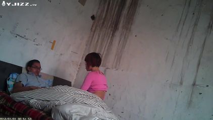 棚户区站街女为了赚钱连续接客 最后B里都没水了客户抱怨不已