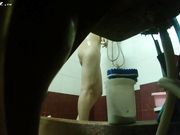 偷拍女租客洗澡看着下面毛毛情不自禁的硬了