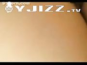 乌市极品正妹家中直播先把屄摸湿 然后把睡着的男友操醒