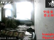 双机位拍摄素质哥单身宿舍双飞两个兼职卖保健品的气质少妇