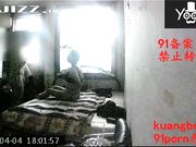 双机位拍摄素质哥单身宿舍双飞两个兼职卖保健品的气质少妇