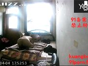 双机位拍摄素质哥单身宿舍双飞两个兼职卖保健品的气质少妇