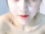 最近某聊天平台很火的范大小姐全裸大尺度诱惑1