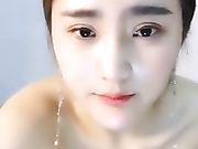 最近某聊天平台很火的范大小姐全裸大尺度诱惑1