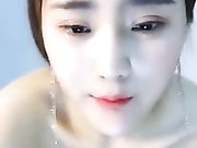 最近某聊天平台很火的范大小姐全裸大尺度诱惑1