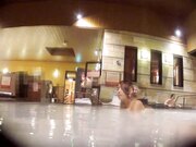 盗站流出女偷拍客潜入洗浴中心包包挖洞近距离偷拍女顾客洗澡沐浴