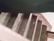 在邻居家门口淘气