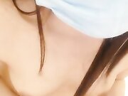 長發騷浪嫩妹擡起雙腿掰開小穴