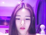 極品高顔值卡哇伊美女主播,胸部發育的超大,圓潤的一手拿不住