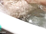 浴缸内搔首弄姿自摸淫叫勾引男朋友被一指禅后对着镜子爆操