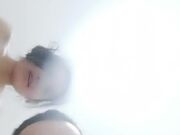 诱人少妇露脸跟表弟啪啪，口交大鸡巴被小哥对着镜子后入爆草