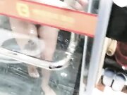 两个00后学妹PK2个纹身学长4P多人 无套抽插嫩穴 爱液多多 群魔乱斗