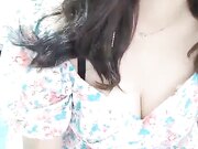 气质熟女的性生活，活好不粘人看到床上漏着鸡巴的大哥主动口交