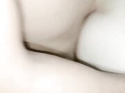 渣男玩弄良家少妇一起3P，扒光小少妇让她给口交好害羞不敢露脸