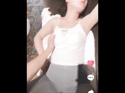 粉嫩妹子被大叔各种操高清露脸强烈推荐