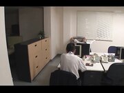 日本光头男领导在办公室当众调戏女下属口交颜射